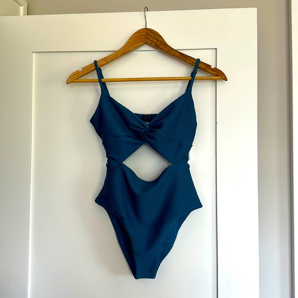 L Space size small swimsuit. New with tags on.